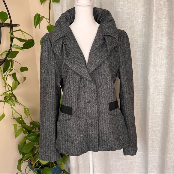 Tahari Women's Gray Black Tweed Ruffle Neck Blazer Jacket DETAILS size 8 /10 - Picture 3 of 15